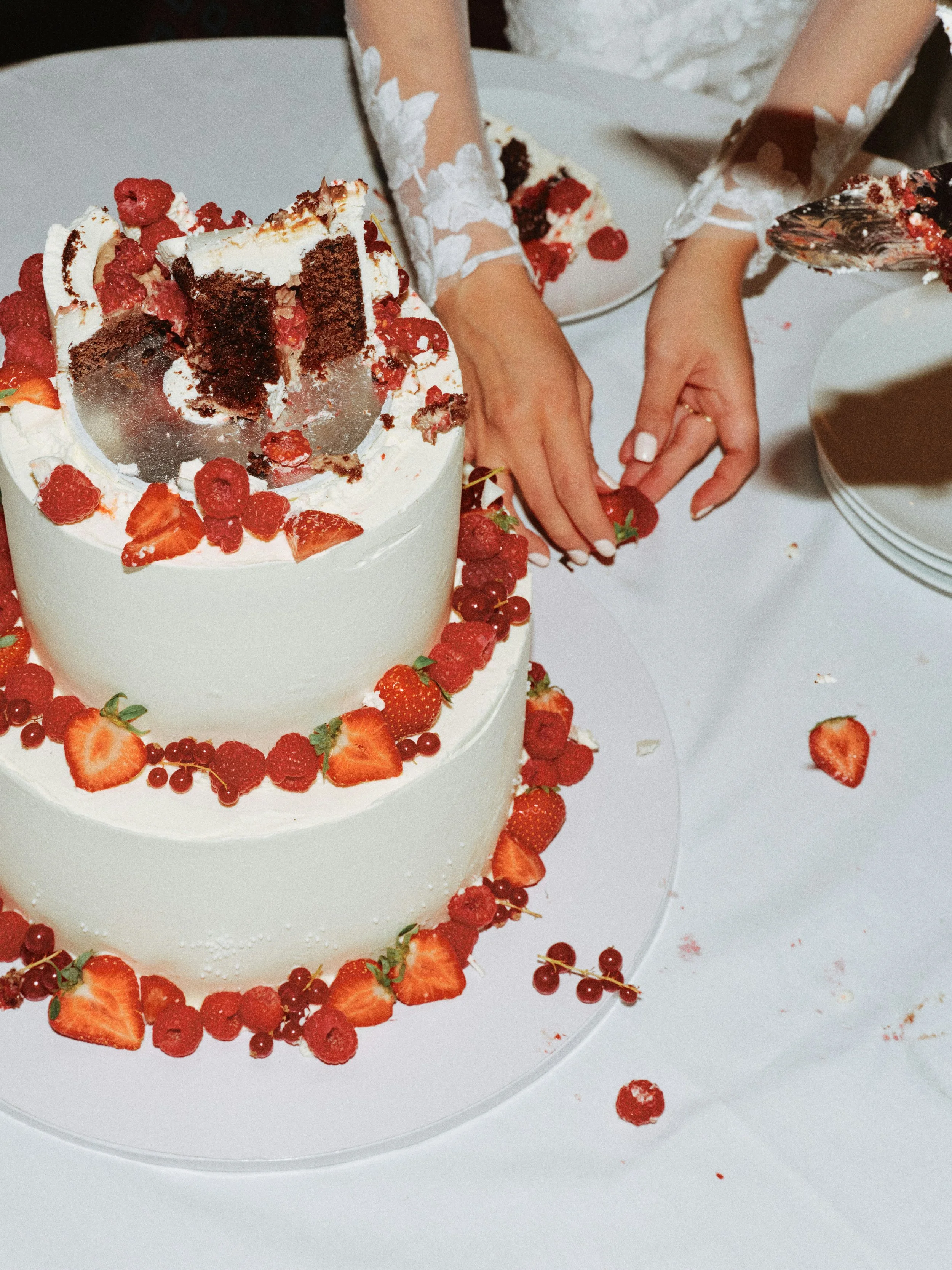 HOCHZEITSTORTE MIT OBST – Die besten Ideen für 2026