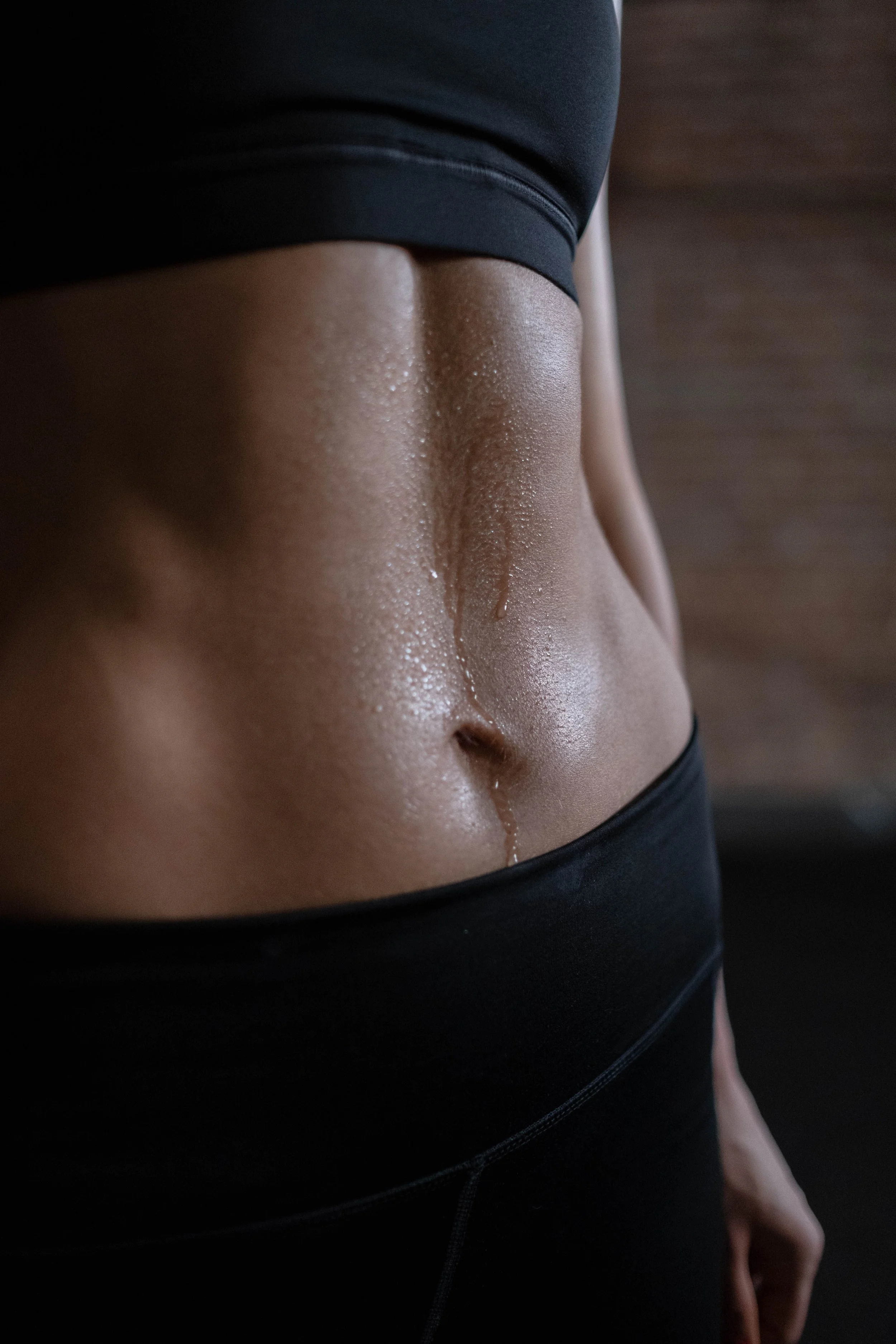 ÜBUNGEN FÜR EINEN FLACHEN BAUCH: 7 Minuten Workout einer Fitness-Expertin