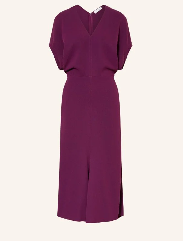 Elegantes Midi-Kleid in sattem Pflaumen-Lila mit V-Ausschnitt und kurzen Ärmeln - Schlichter Hochzeitsgast Look 2026