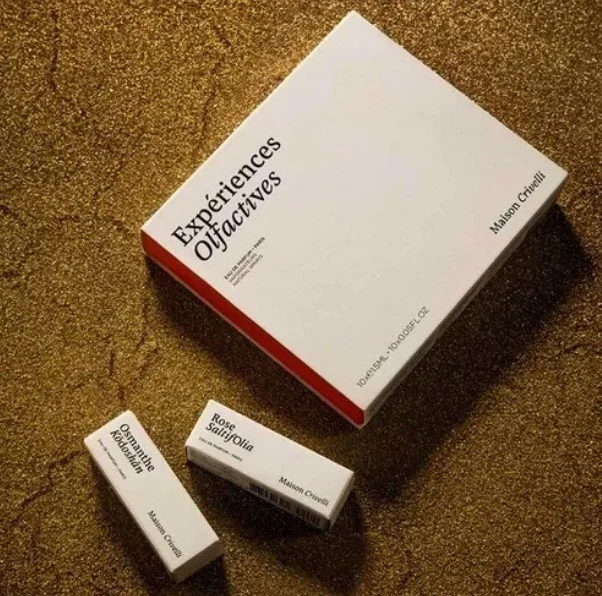 Luxuriöses Duftset „Experiences Olfactives“ von Maison Crivelli – edles Valentinstag Geschenk für sie oder ihn mit exklusiven Parfumproben in stilvoller Verpackung.