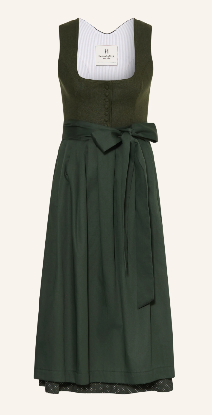 Dirndl mit dunkelgrünem Leinen-Mieder, quadratischem Ausschnitt und Knopfleiste, passendem grünem Rock, gebundener Taillenschleife und gepunkteter weißer Unterrocksaum.