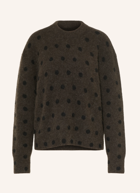 Brauner, flauschiger Langarmpullover mit schwarzen Punkten und Rundhalsausschnitt.