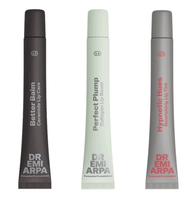 Pflegeset von Dr. Emi Arpa mit Lippenbalsam, Collagen Lip Boost und Lip Tint – stilvolles Valentinstag Geschenk für Beauty-Liebhaber:innen.