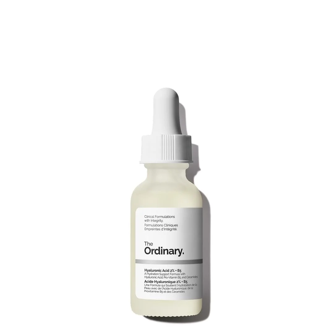Matte Pipettenflasche des Hyaluronserums "Hyaluronic Acid 2% + B5" der Marke The Ordinary.