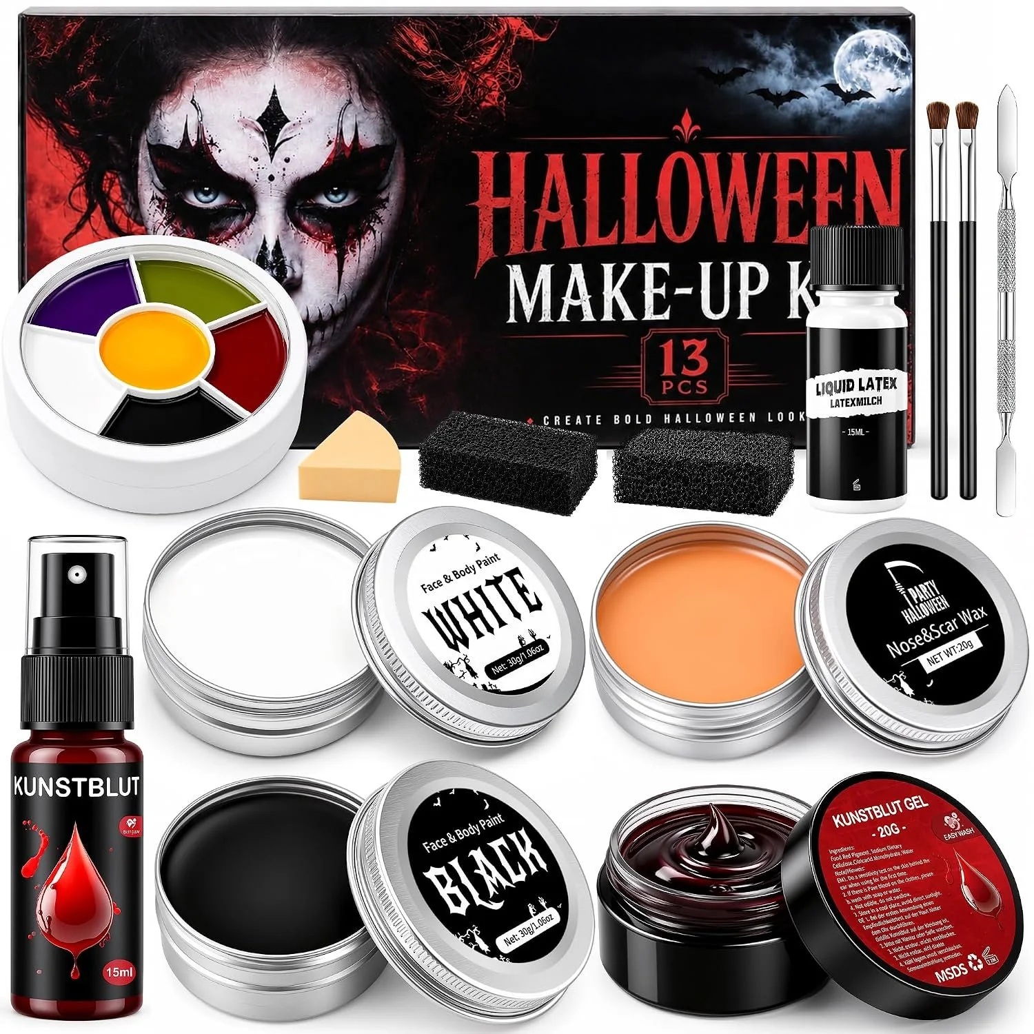 Ein 13-teiliges Halloween Make-up-Set vor seiner Verpackung. Es beinhaltet diverse Schminkfarben, Kunstblut, Narbenwachs, flüssiges Latex sowie passende Pinsel und Schwämmchen.