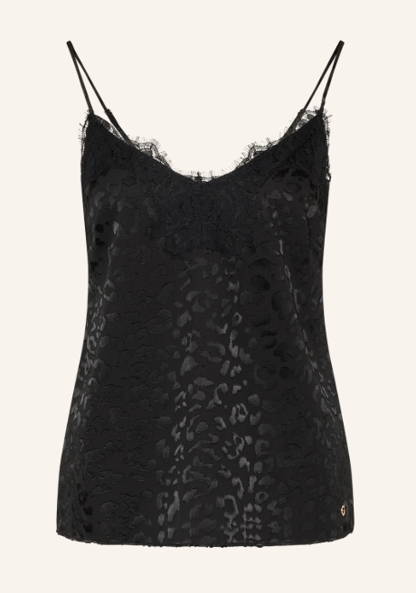 Schwarzes Camisole Top mit dezentem Leopardenmuster und feiner Spitze am V Ausschnitt vor hellem Hintergrund. Elegantes Satin Unterhemd mit verstellbaren Spaghettiträgern und kleiner goldener Plakette.