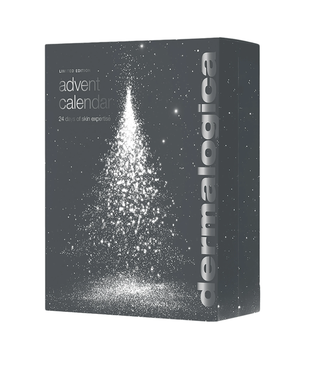 Ein dunkelgrauer Adventskalender der Marke dermalogica, verziert mit der glitzernden, silbernen Silhouette eines Tannenbaums aus Sternenstaub und der Aufschrift "24 days of skin expertise".