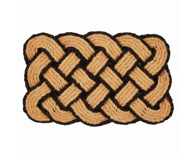 Geflochtene Fußmatte aus robustem Naturtau in einem verschlungenen Knoten-Muster (ähnlich einem keltischen Knoten) mit beigen und schwarzen Fasern.