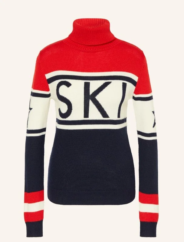 Ikonischer Perfect Moment Rollkragenpullover im Retro-Look. Der Strickpullover in den Farben Rot, Weiß und Marineblau trägt den großen Schriftzug „SKI“ auf der Brust – ein absolutes Statement-Piece für klassische Ski Outfits und stilvollen Après-Ski.
