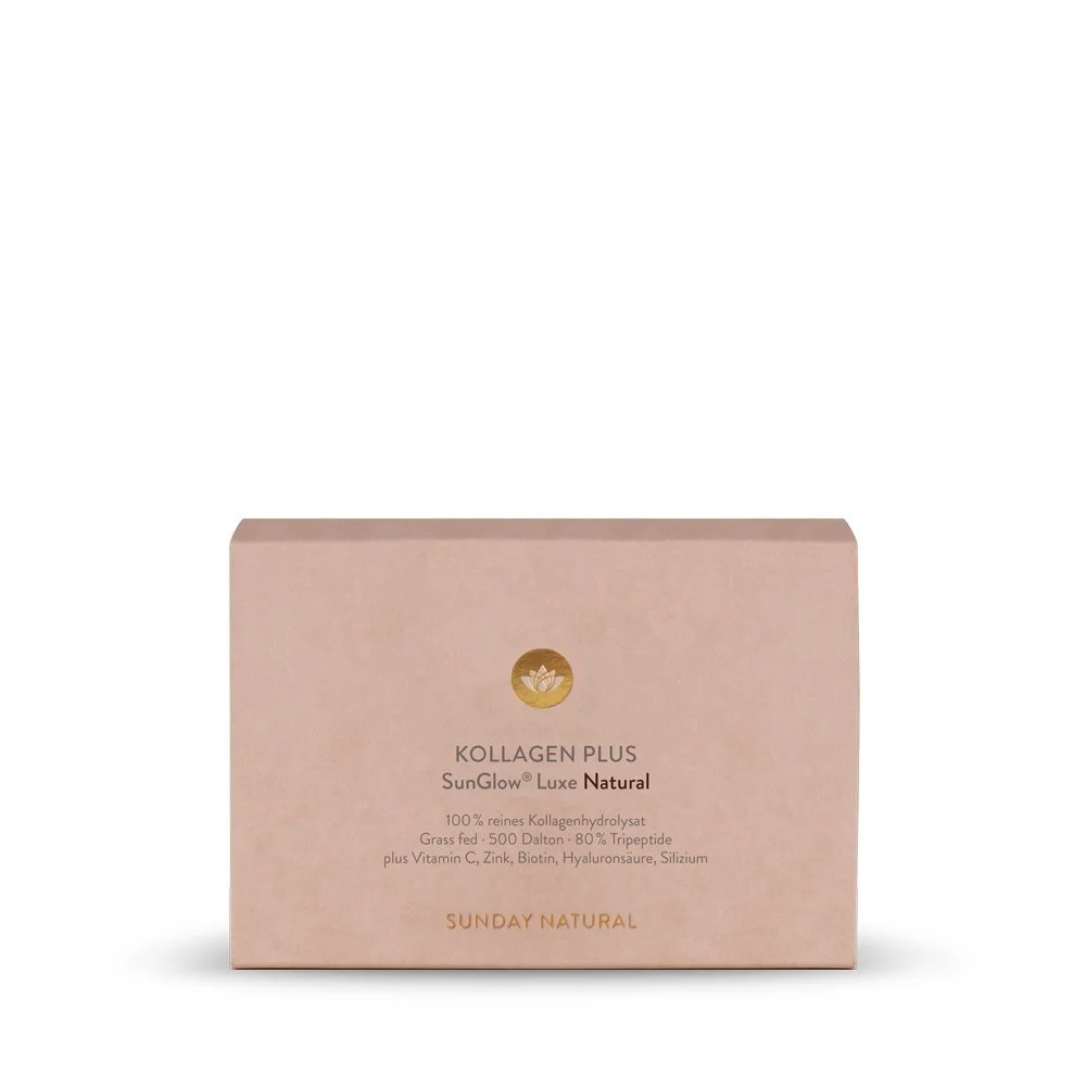 Zartrosa Schachtel des "Kollagen Plus" (SunGlow Luxe Natural) von der Marke Sunday Natural.