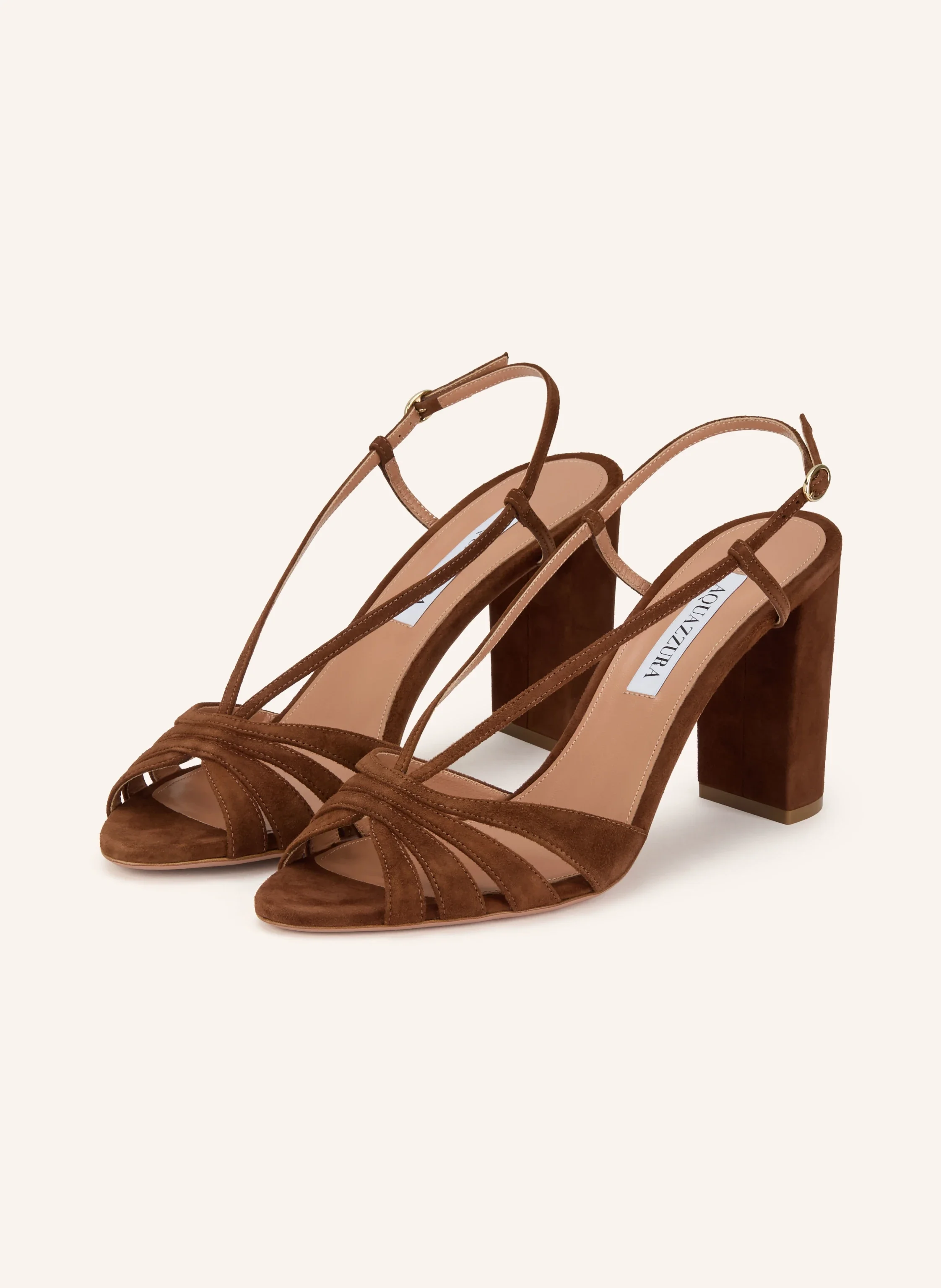 Cognacfarbener Aquazzura Veloursleder-Sandal mit feinen parallelen Riemchen und hohem Block-Heel – Luxus-Sandalette Frühling 2026