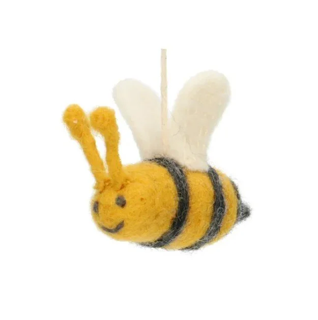 Gelber Filz-Bienen-Anhänger mit weißen Flügeln und schwarzem Streifenmuster, an einer Aufhängeschnur.