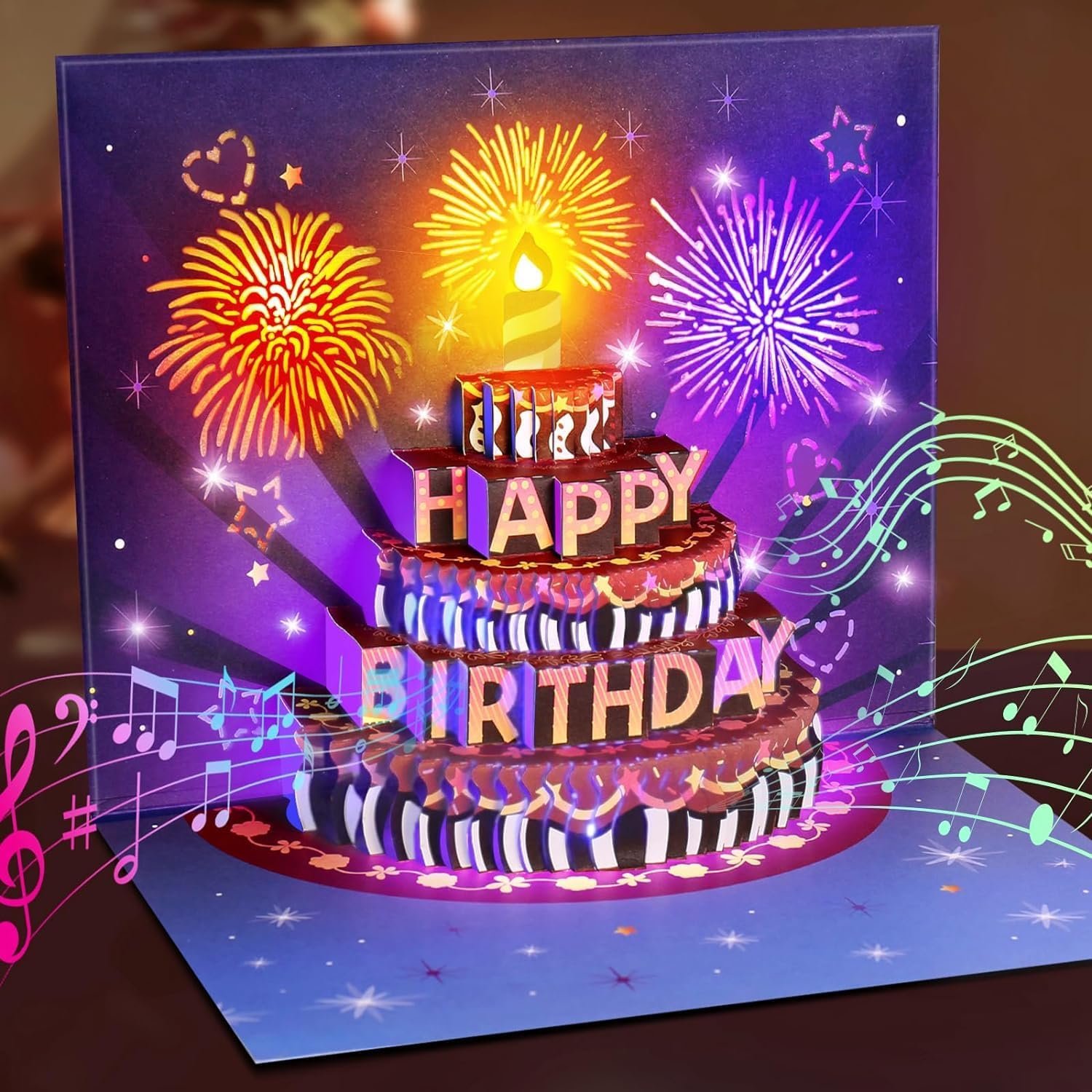Pop-up Geburtstagskarte mit dreistöckiger Torte, leuchtender Kerze, Happy Birthday Schriftzug, Feuerwerk und Musiknoten