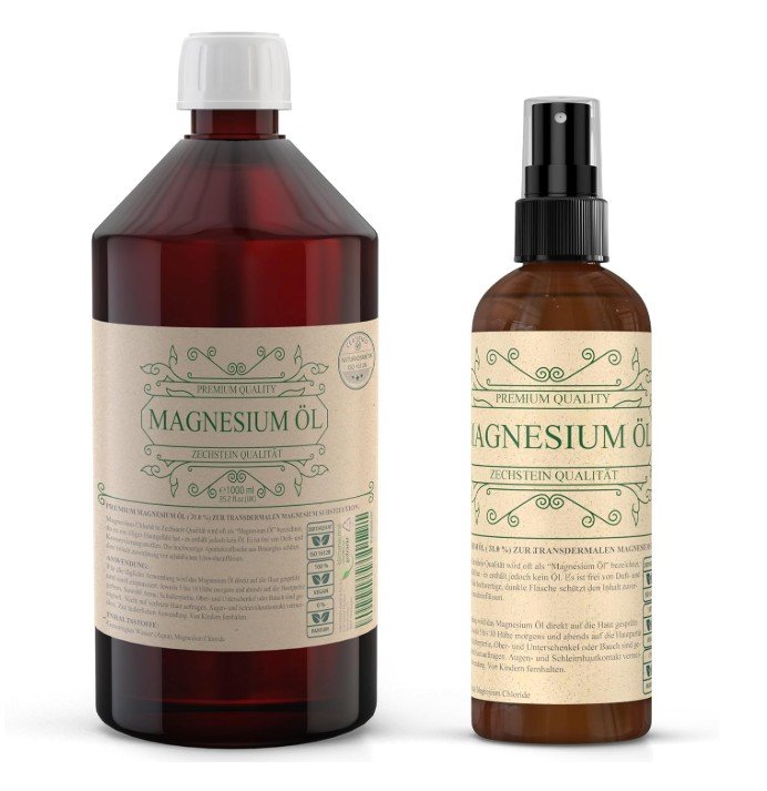 Zwei braune Flaschen mit Etikett „Magnesium Öl – Zechstein Qualität“, links eine große Nachfüllflasche mit Schraubverschluss, rechts eine handlichere Sprayflasche.