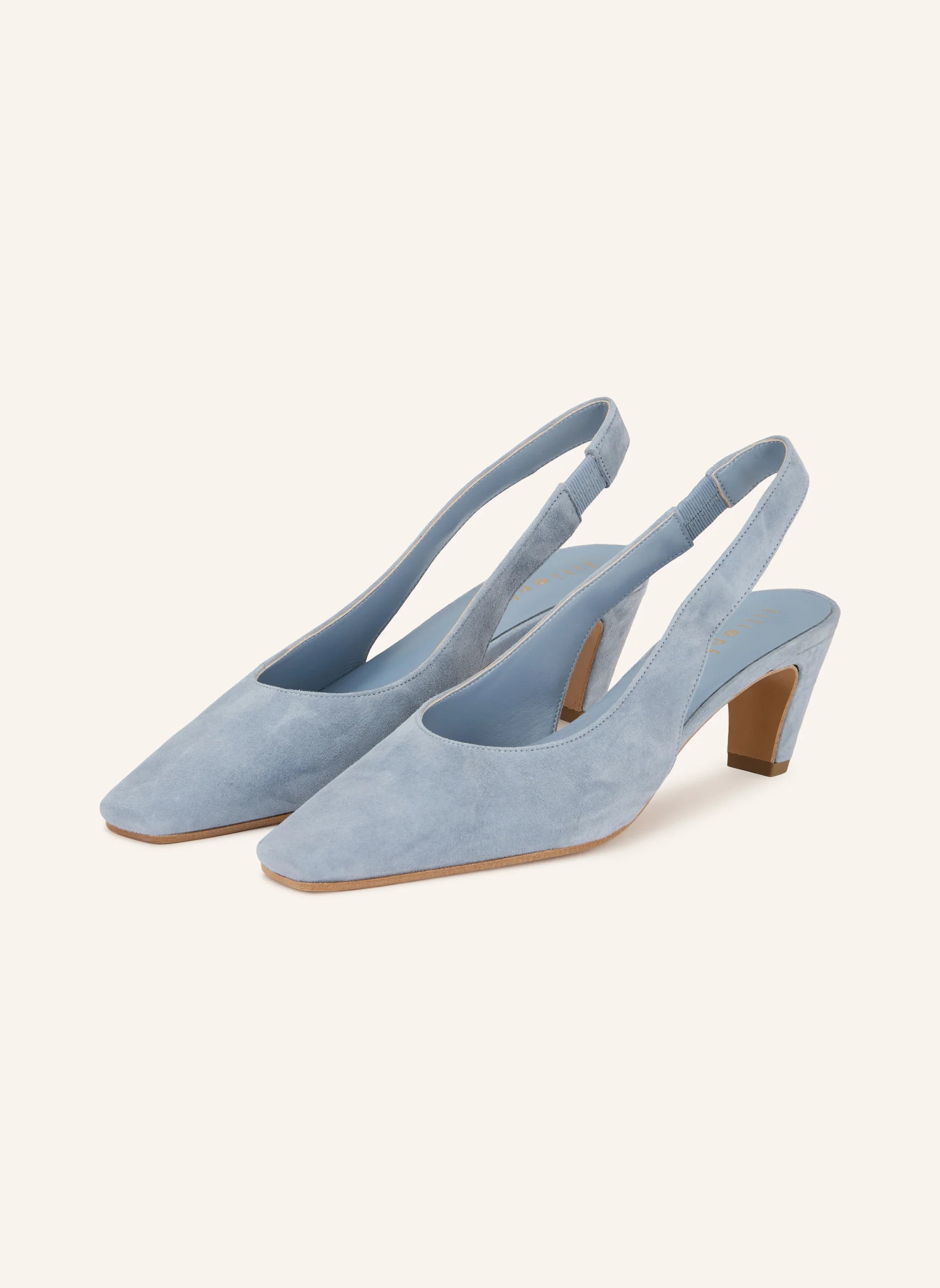 Elegante hellblaue Slingback-Pumps aus weichem Veloursleder als stilvolle "Something Blue"-Variante für den Brautlook, zu sehen in brautschuhe-17.webp.