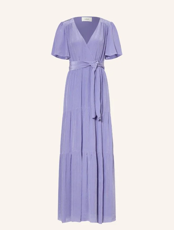 Maxikleid in Lavendel in Wickeloptik mit Bindegürtel und Flügelärmeln - Trendfarbe Flieder für Hochzeitsgäste 2026