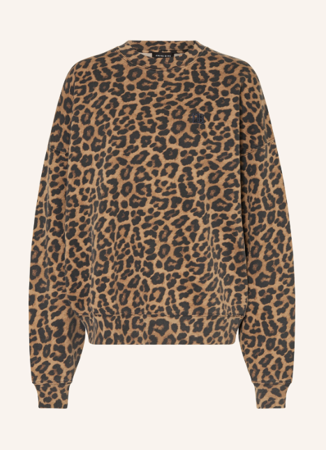 Braunes Sweatshirt mit Leopardenmuster und Rundhalsausschnitt vor hellem Hintergrund. Lässiger Pullover mit überschnittenen Schultern Rippbündchen an Ärmeln und Saum sowie kleinem Brustlogo.