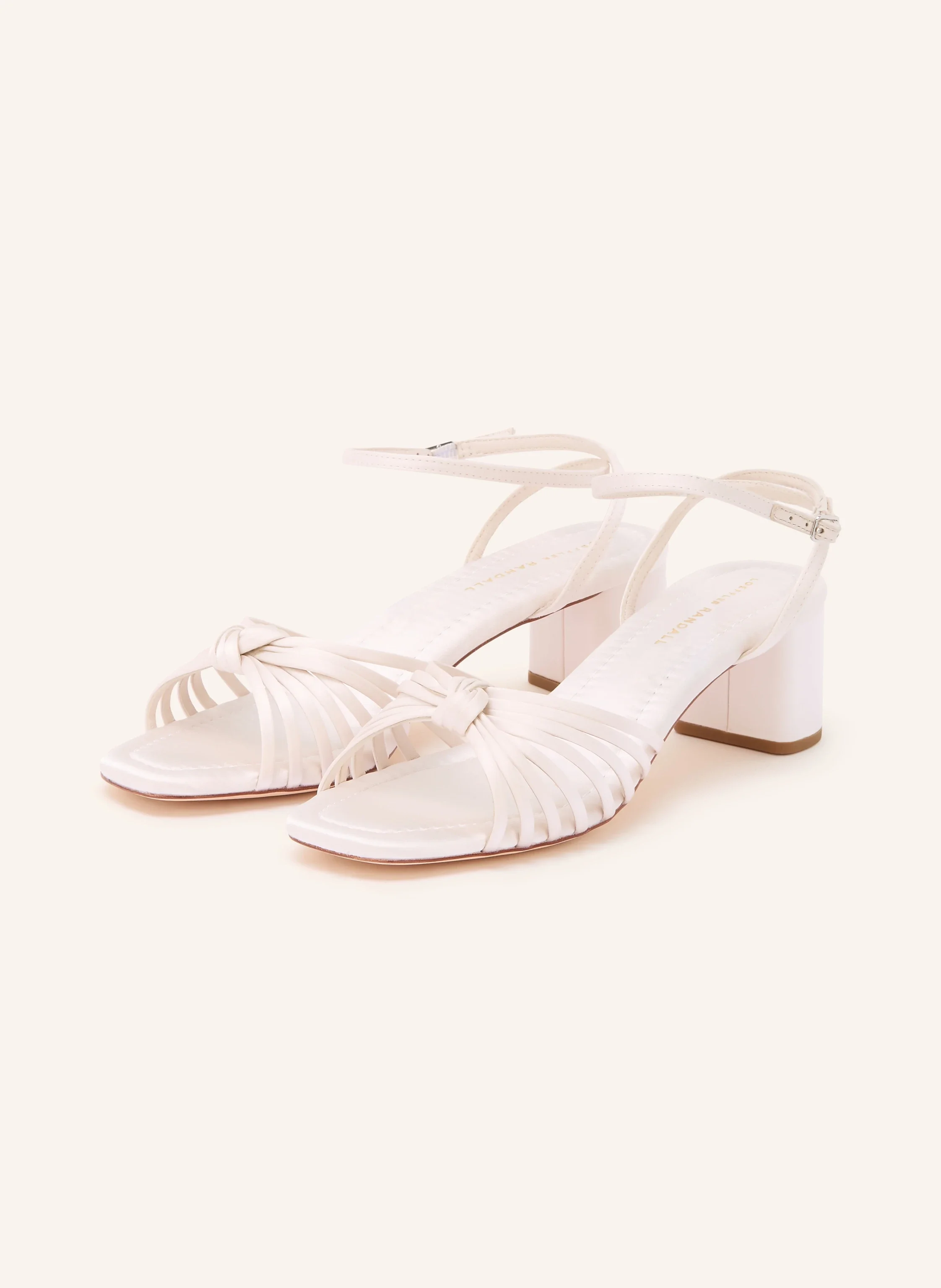 Elegante weiße Brautsandalen mit bequemem Blockabsatz, filigranen Riemchen und geknotetem Vorderfußbereich – perfekt für einen stilvollen Brautlook.