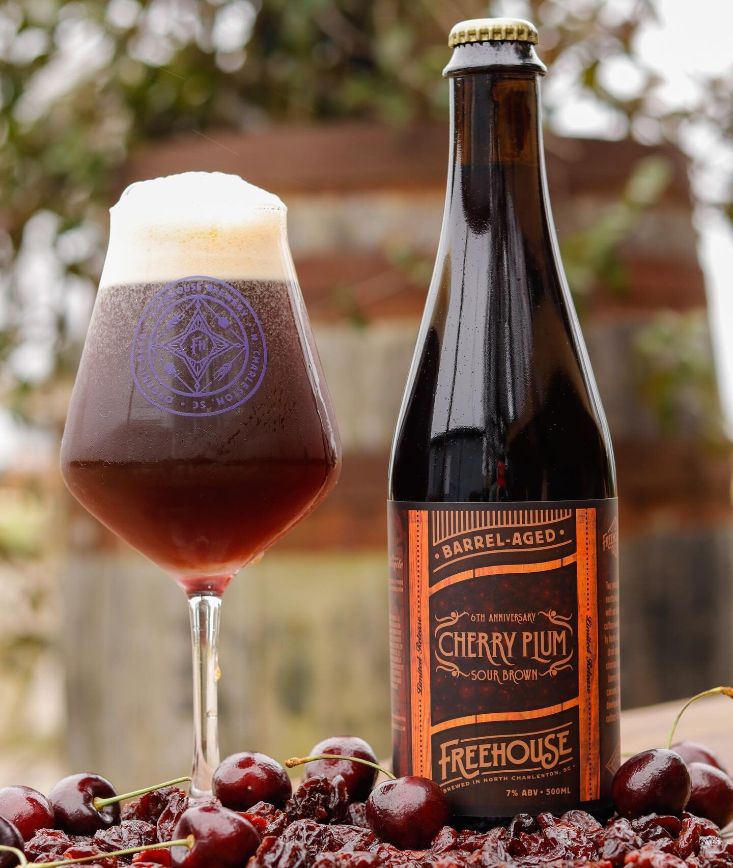 You can now get our 6th Anniversary Cherry Plum Sour Brown in bottles! 🍒 
Dried organic cherries and plums were brewed with our house-mixed wild cultures and then aged for 2 years in oak barrels. 7% ABV - Dark and tart with a mild caramel flavor.

#