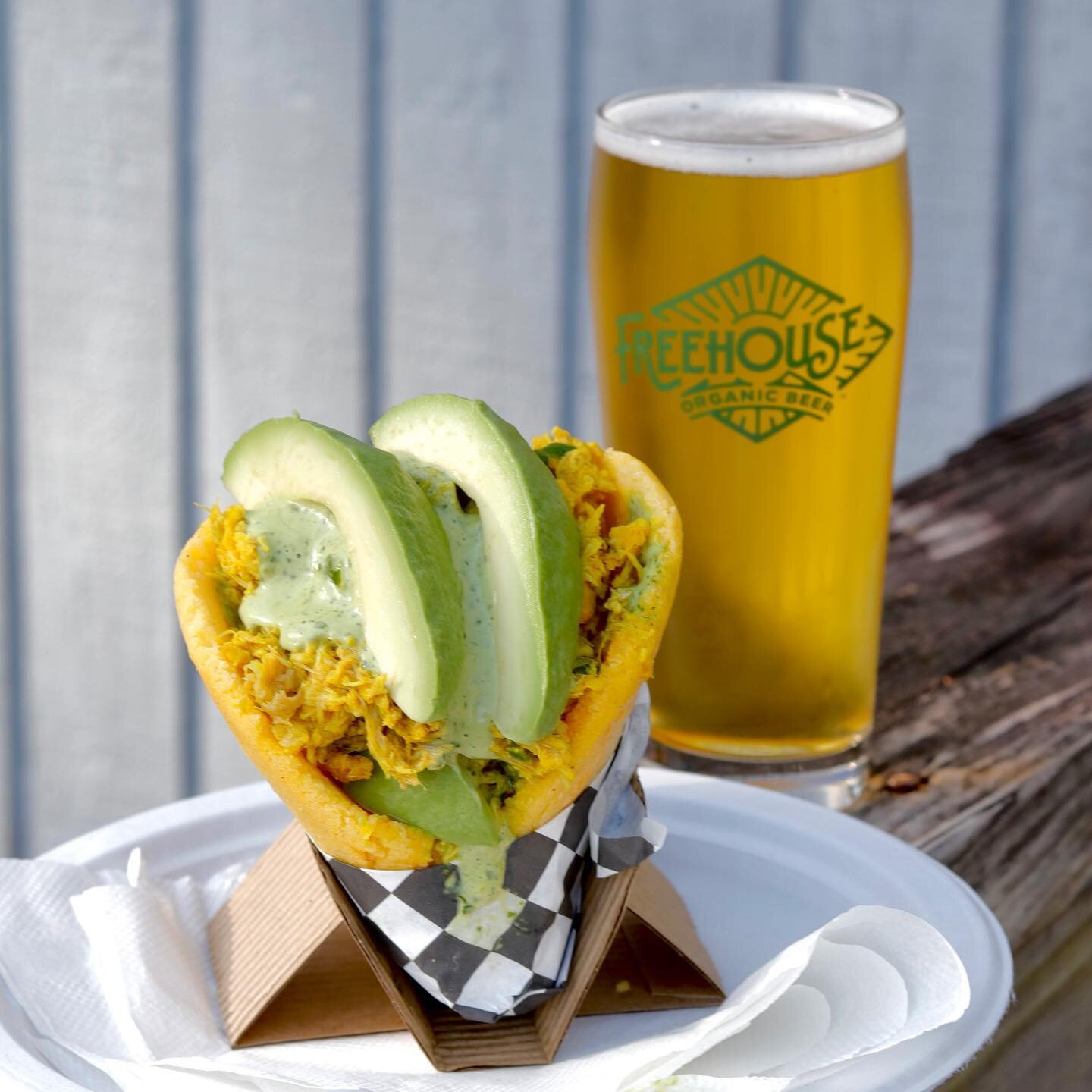 Join us for lunch on this beautiful Sunday! ☀️ 
@riki_quito is in the beer garden from 1-5pm today. Try our cask-aged Southern Blaze while you&rsquo;re here!

#OrganicBeer #TheNaturalChoice #FreehouseBeerCHS #SCBeer #CHSBeer #RikiQuito #Arepa