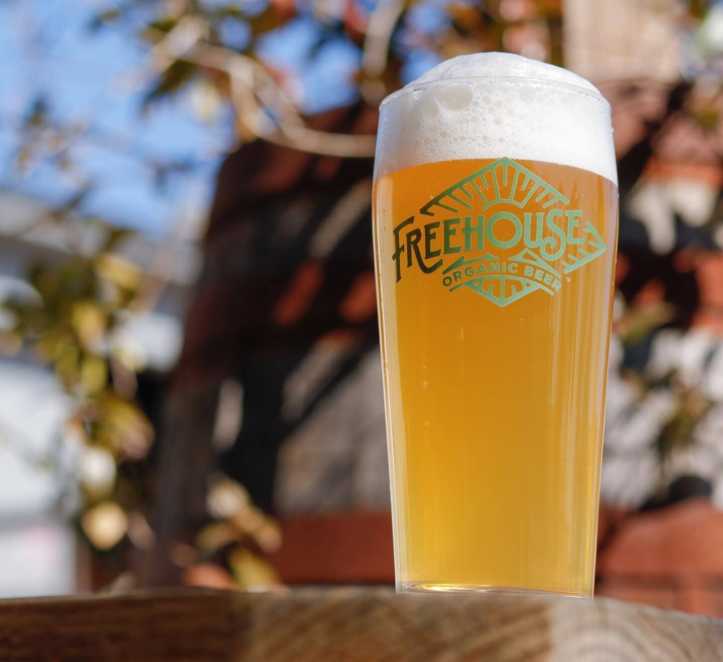 It&rsquo;s a beautiful day in the lowcountry!
Grab a beer enjoy the sunshine down by the river. 🍺 Don&rsquo;t forget to get your frequent flyer cards stamped for double-stamp Wednesday!

#OrganicBeer #TheNaturalChoice #FreehouseBeerCHS #SCBeer #CHSB