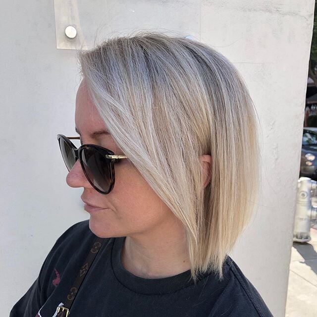 It&rsquo;s a vibe 😎 Thanks @chelseahallh!
.
.
.
#blondebob #cutbyme #colorbyme #highlights #shadowroot #bookwithme #blownbeverlyhills