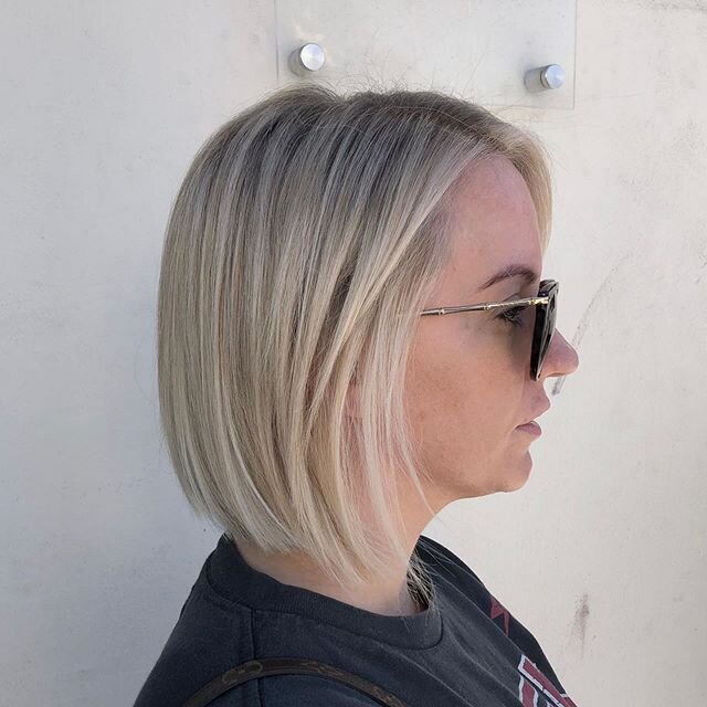 It&rsquo;s a vibe 😎 Thanks @chelseahallh!
.
.
.
#blondebob #cutbyme #colorbyme #highlights #shadowroot #bookwithme #blownbeverlyhills