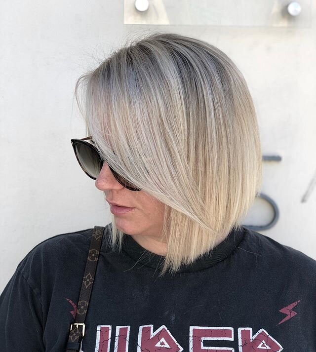 It&rsquo;s a vibe 😎 Thanks @chelseahallh!
.
.
.
#blondebob #cutbyme #colorbyme #highlights #shadowroot #bookwithme #blownbeverlyhills