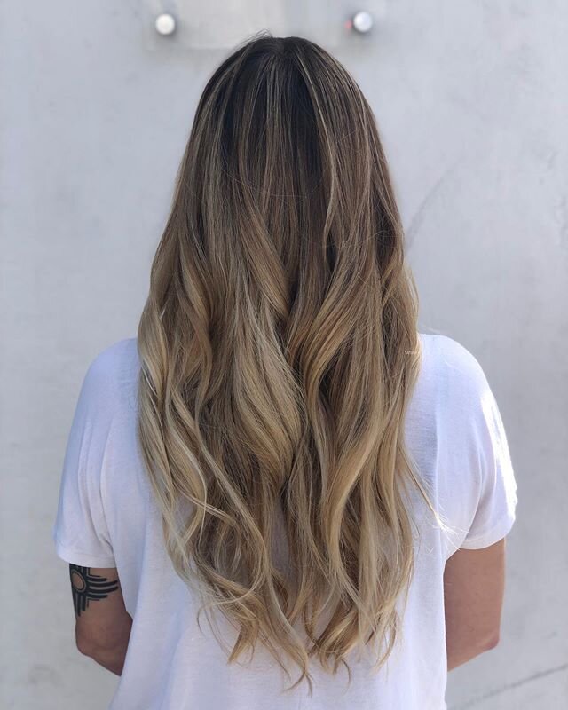 Good Energy = Good Hair ✨ Thank you @chelseamuehe for being an amazing energy and letting me revamp your hair! ⬅️ SWIPE for before
.
.
.
#colorbyme #highlights #teasylights #balayage #goldenblonde #cutbyme #stylebyme #nofilter #blownbabe #bookwithme 
