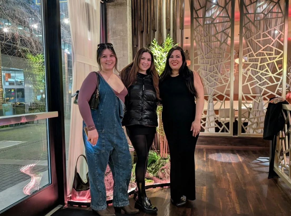 Kicking off the new year with the sweetest team! 🍾✨ Loved our dinner together and so excited for everything this year has in store 🥰 

#TeamVibes #NewYearNewGoals #grateful