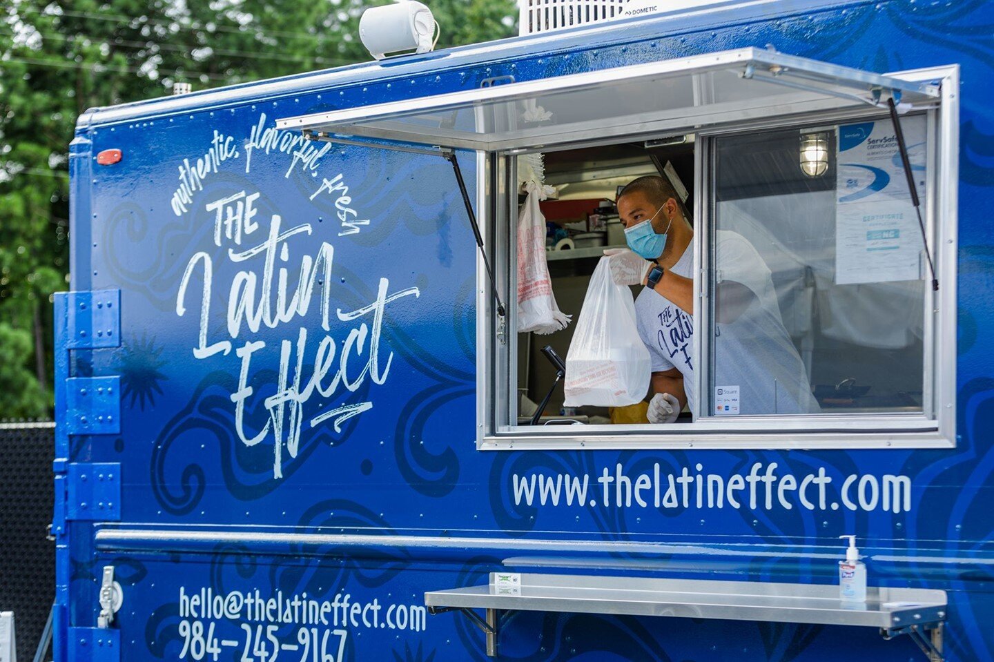 #DurhamNC, we will be @rexhealthcare  at until 2pm today.... you can find us at 234 Crooked Creek Parkway! If you're looking for Friday night dinner plans, stop by @gizmobrewworks in #RaleighNC tonight from 6 - 9pm. ☺⠀
 .⠀
.⠀
.⠀
#TheLatinEffect #NCFo