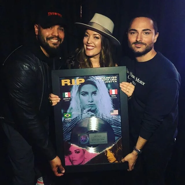 What a special special night!!! Watching @sofiareyes play a show live for all her familia!!! And getting a platinum plaque with these great people!!! I am so grateful!!! I love you all!!!