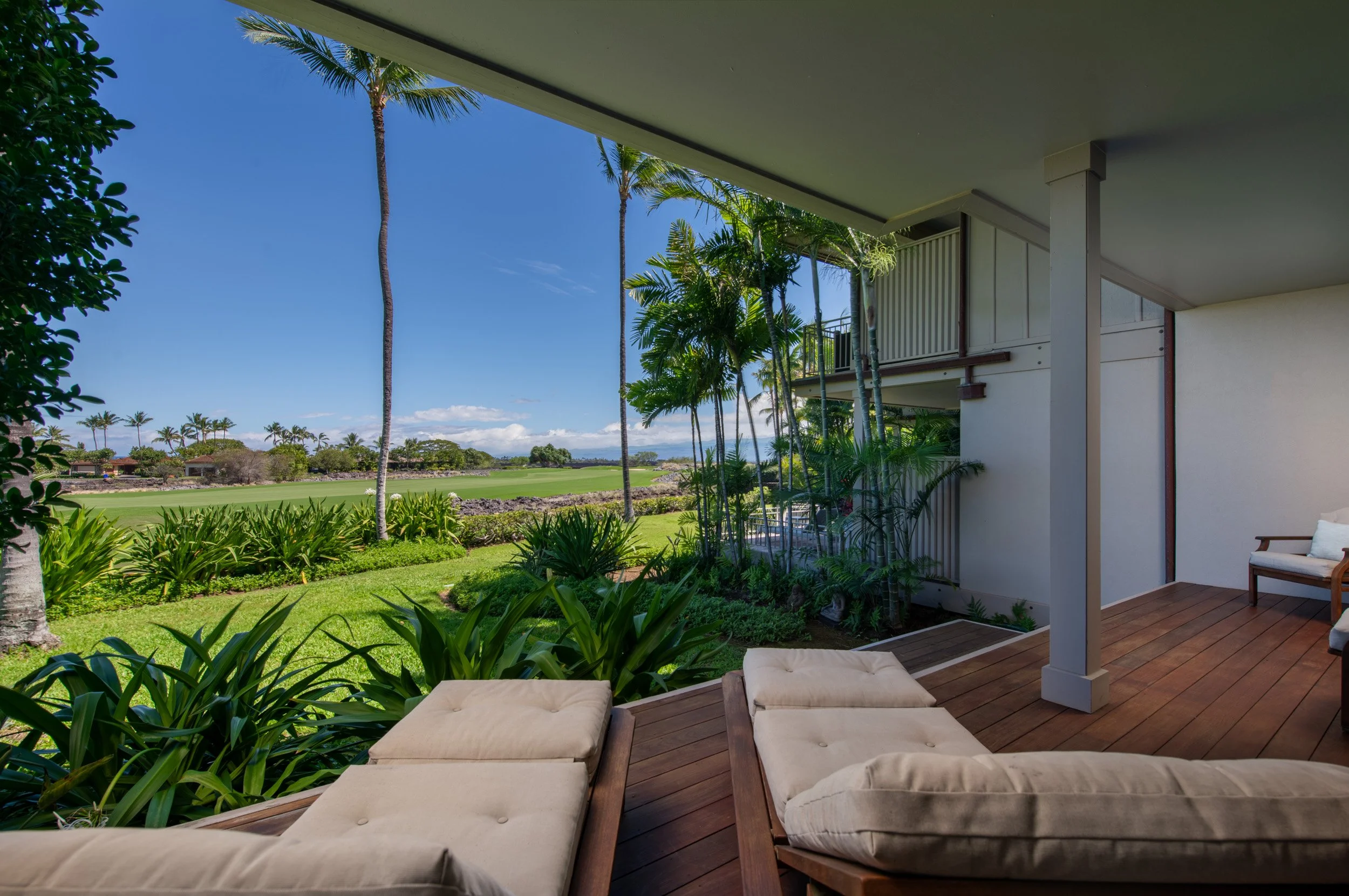 Enjoy views of the Kohala mountain range from both the upper and lower lanais.
