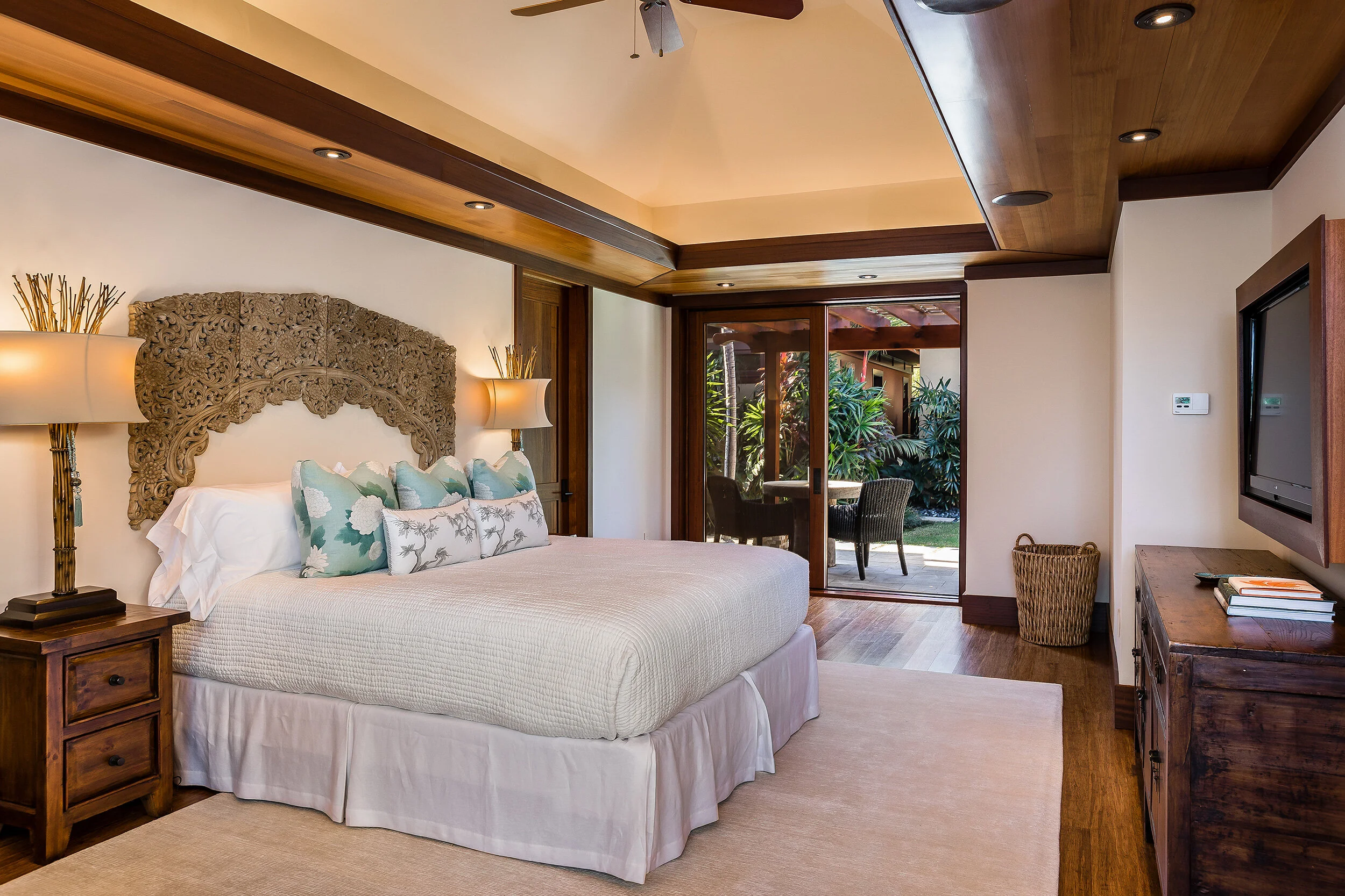 Each of the five guest bungalows include a fully appointed bathroom, integrated audio/visual system and private lānai. Three of the bungalows offer an outdoor shower garden.