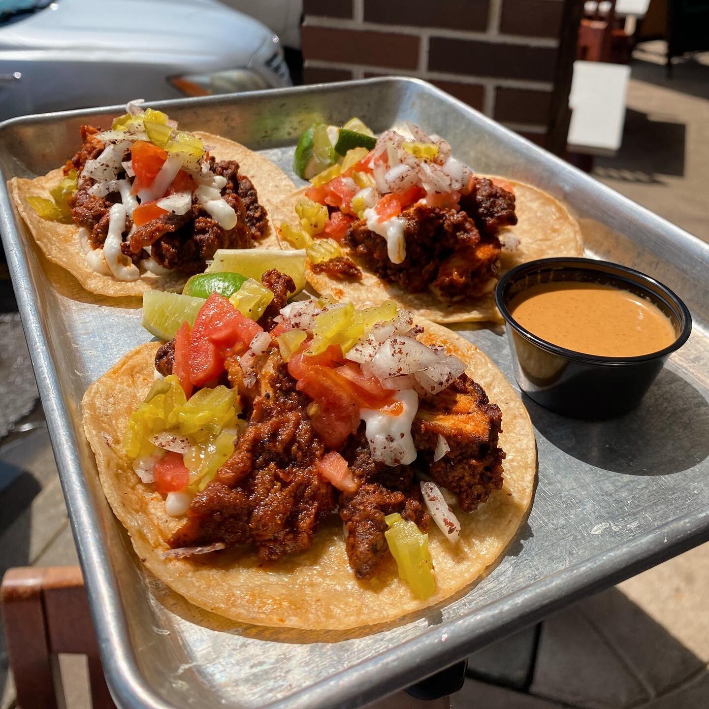 It&rsquo;s Taco TUUEEEESDAY 💥⚡️💥

Tag us @eatcedars on Instagram for a chance to win WEEK 3 TACOS on us! 🔥 

📸: &ldquo;Popeye&rsquo;s Ain&rsquo;t Sh!t&rdquo; Chicken Tacos 🔥

#eatcedars #freefood #chicagofoodmag #chicagofoodauthority #chicagofoo