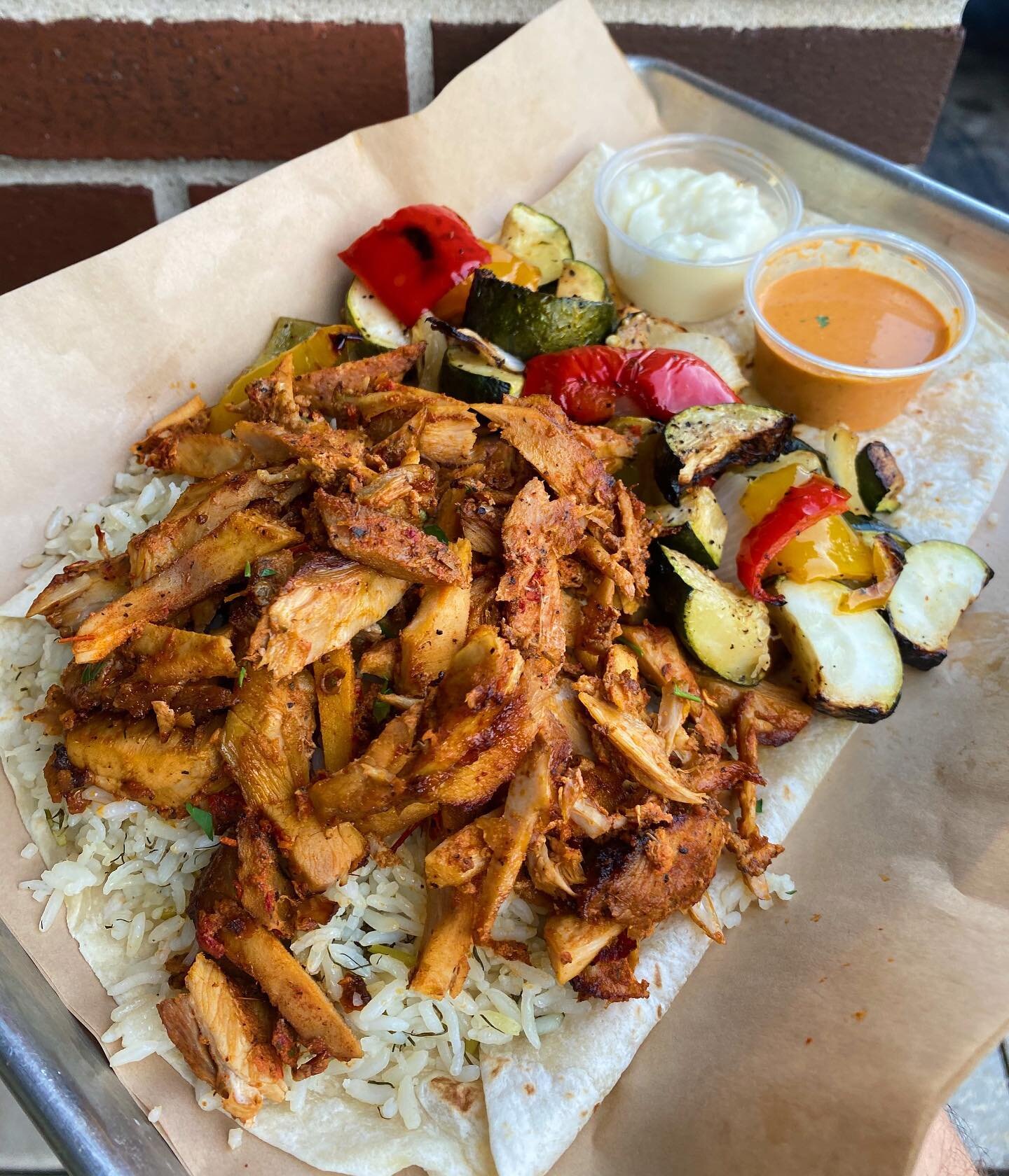 chicken shawarma bowl/plate/dinner/platter/entree. 

Call it what you will - it&rsquo;s 🔥🔥🔥🔥

Served w house made sauces - spicy tahini (orange) &amp; whipped garlic sauce (white).

#shawarma #shawarmalovers #eeeeeats #infatuationchi #garlicsauce