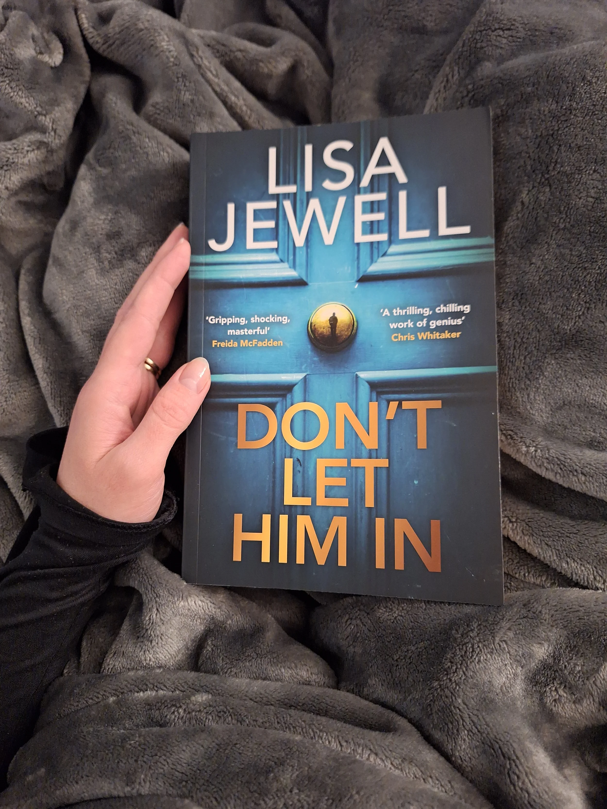 Book review - Don't let him in by Lisa Jewell