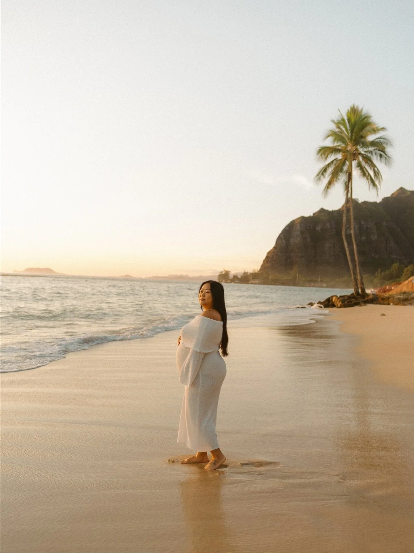 glow mama ✨✨
.
.
.
. 
.
Oahu Hawaii Maternity Photographer #oahulife #hawaiiphotographer #oahuweddingphotographer #hawaiielopementphotographer #hawaiiengagementphotographer #oahumaternityphotographer #hawaiimaternity #oahuengagementphotographer