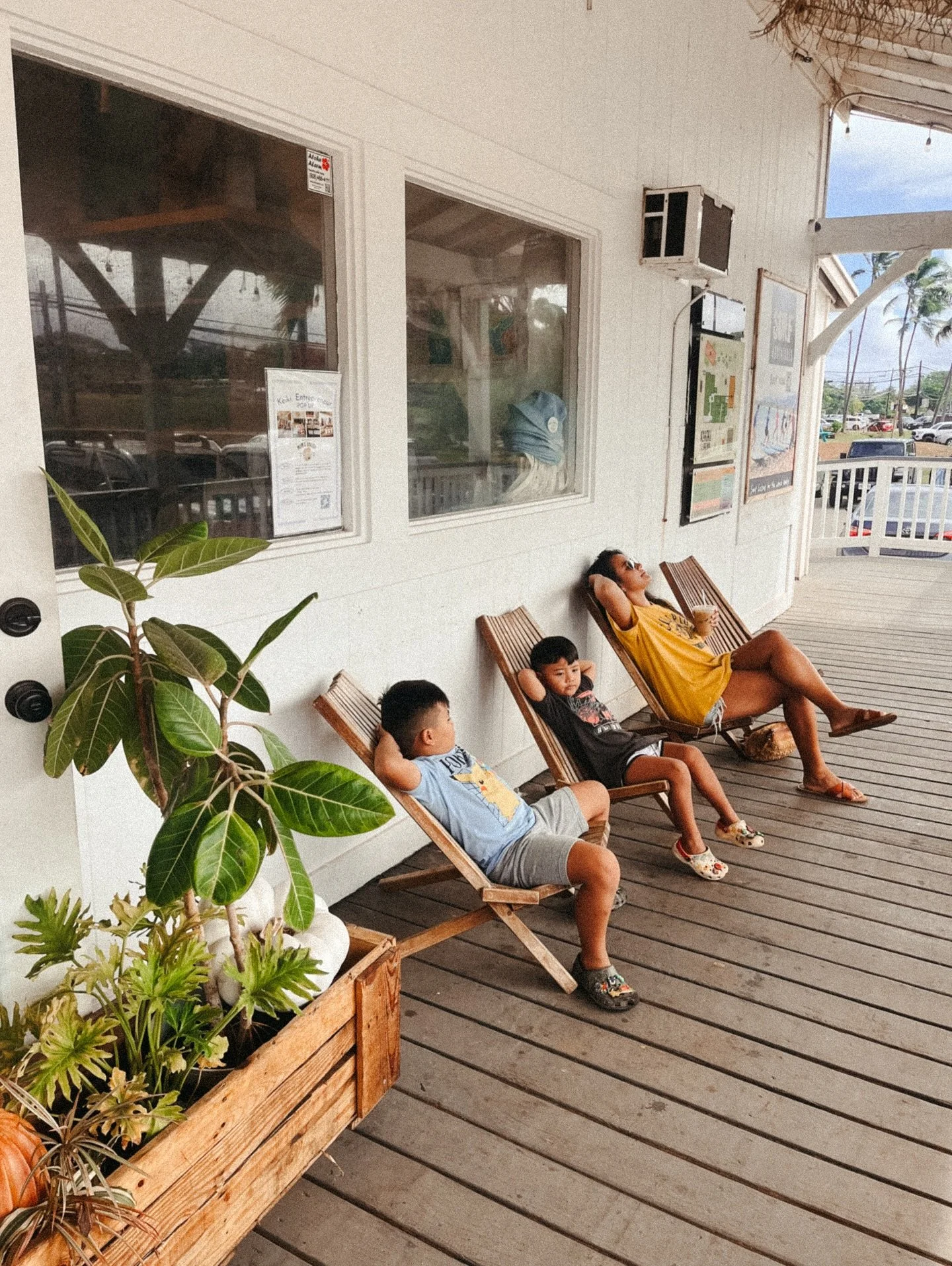 november so far
1. random road trips around the island, coffee from @thecountryeatery &amp; @sevenbrothersbakery banana bread 
2. two birthdays coming up! akyli in her last couple of weeks as a teen 😱
3. lau lau bowl n&rsquo; friends
4. iykyk 🥵
5. 