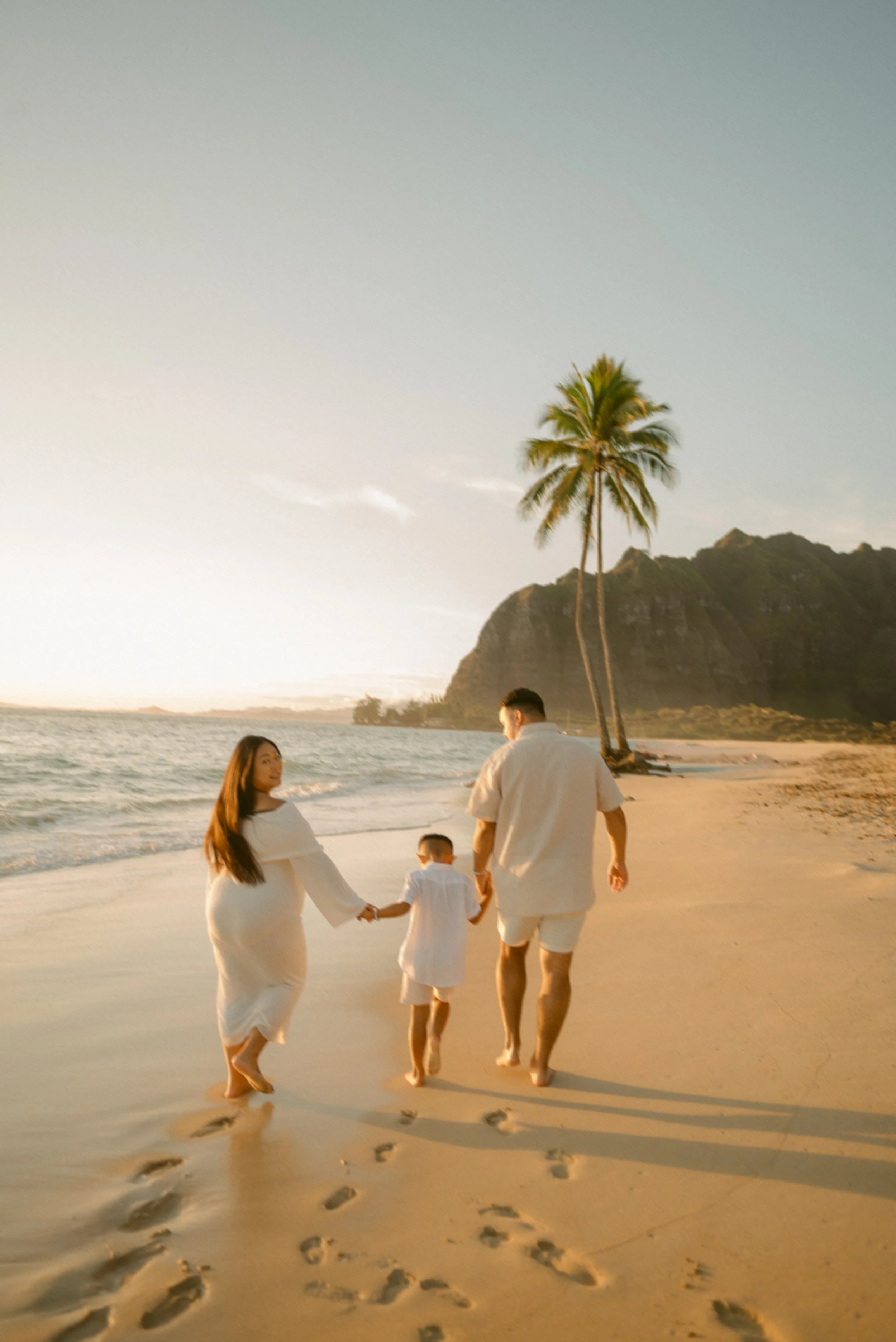oahu hawaii family beach photographer - babymoon kualoa by isirie-8.jpg