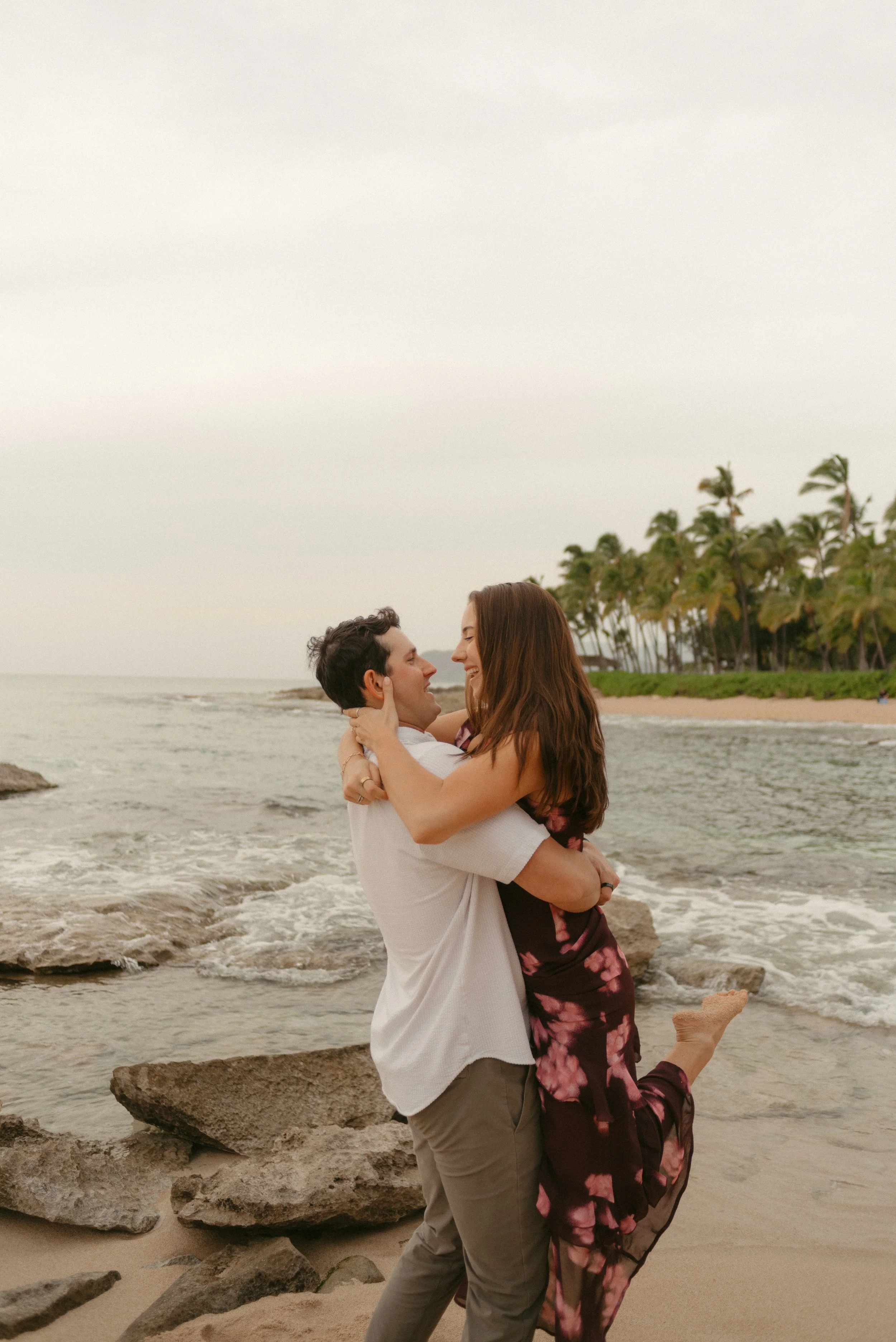 hawaii-proposal-photographer-suprise-oahu-engagement-24.jpg