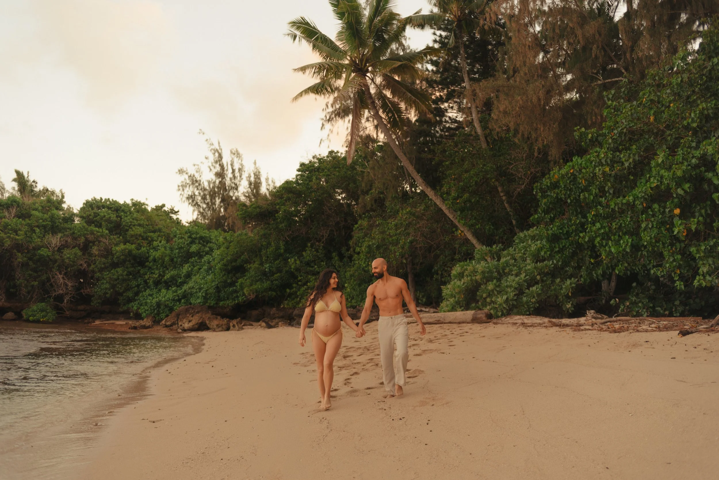oahu-maternity-photographer-hawaii beach babymoon by isirie-8.jpg