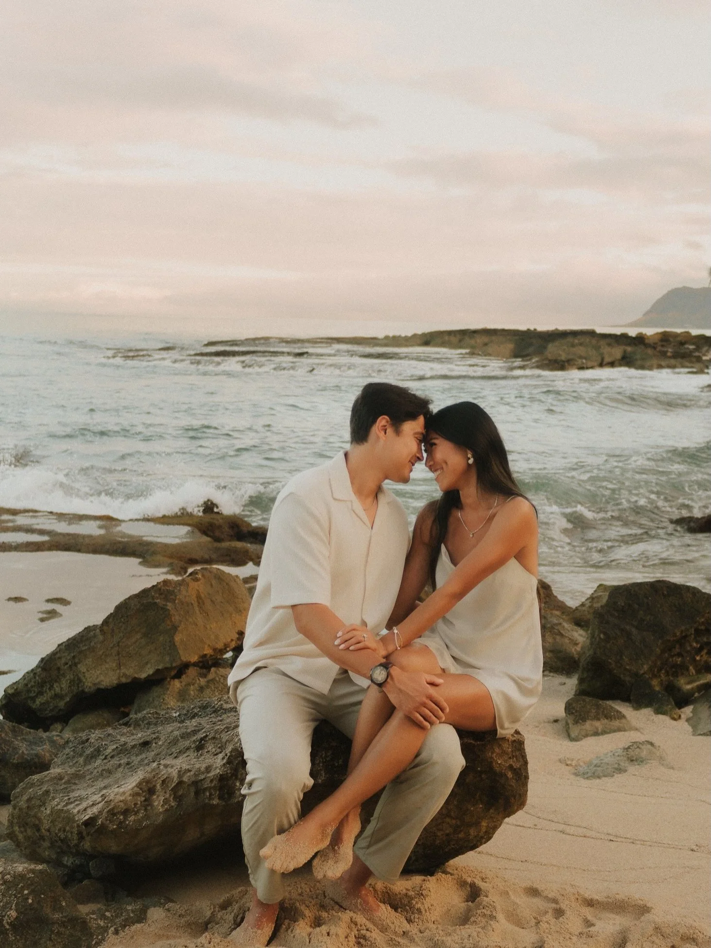 i&rsquo;ll always be a lover of sunrise engagement sessions 🥰 

.
.
.
. 
.
Oahu Hawaii Engagement Photographer | #oahuengagementphotographer #hawaiiengagementphotographer #oahucouplesphotographer #oahuelopementphotographer