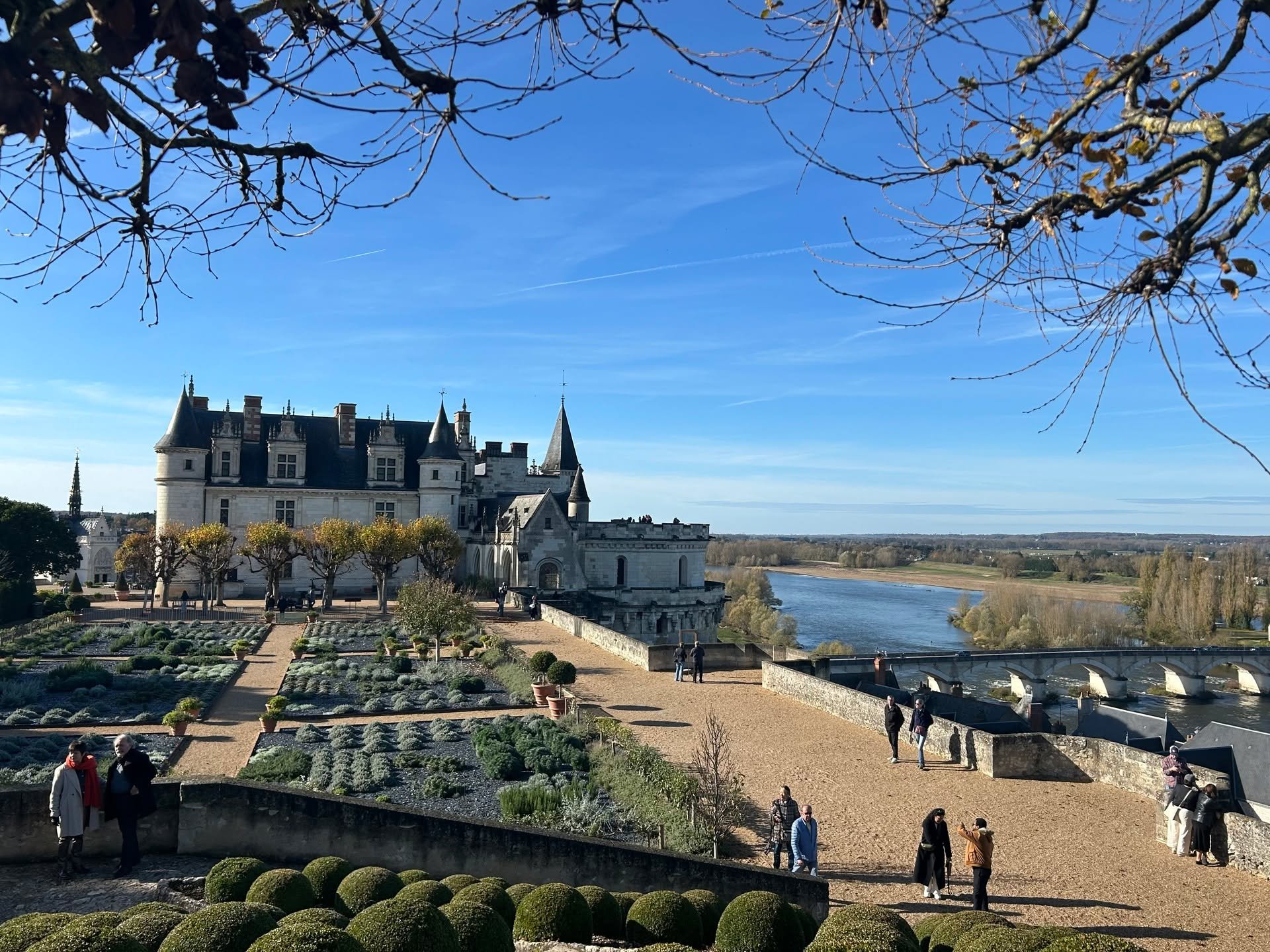 &hellip;our trip concluded with a few lovely days in the Loire Valley. 🏰

Over several days in the Loire Valley, our team explored the region&rsquo;s rich heritage and landscapes, starting with expert-guided visits to Ch&acirc;teau de Chambord and t