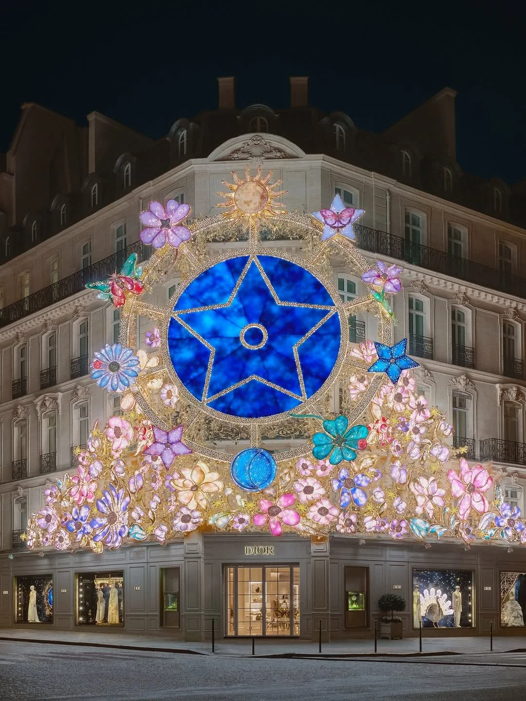 Dior Paris sparkles with festive magic, turning the city into a glittering holiday wonderland. ✨🎄🤍

📍30 Avenue Montaigne - Dior Paris 🇫🇷

Pictures from Dior. 

#tourismefrance #francetourisme #visitfrance #france #francetravel #visiteurope #tour