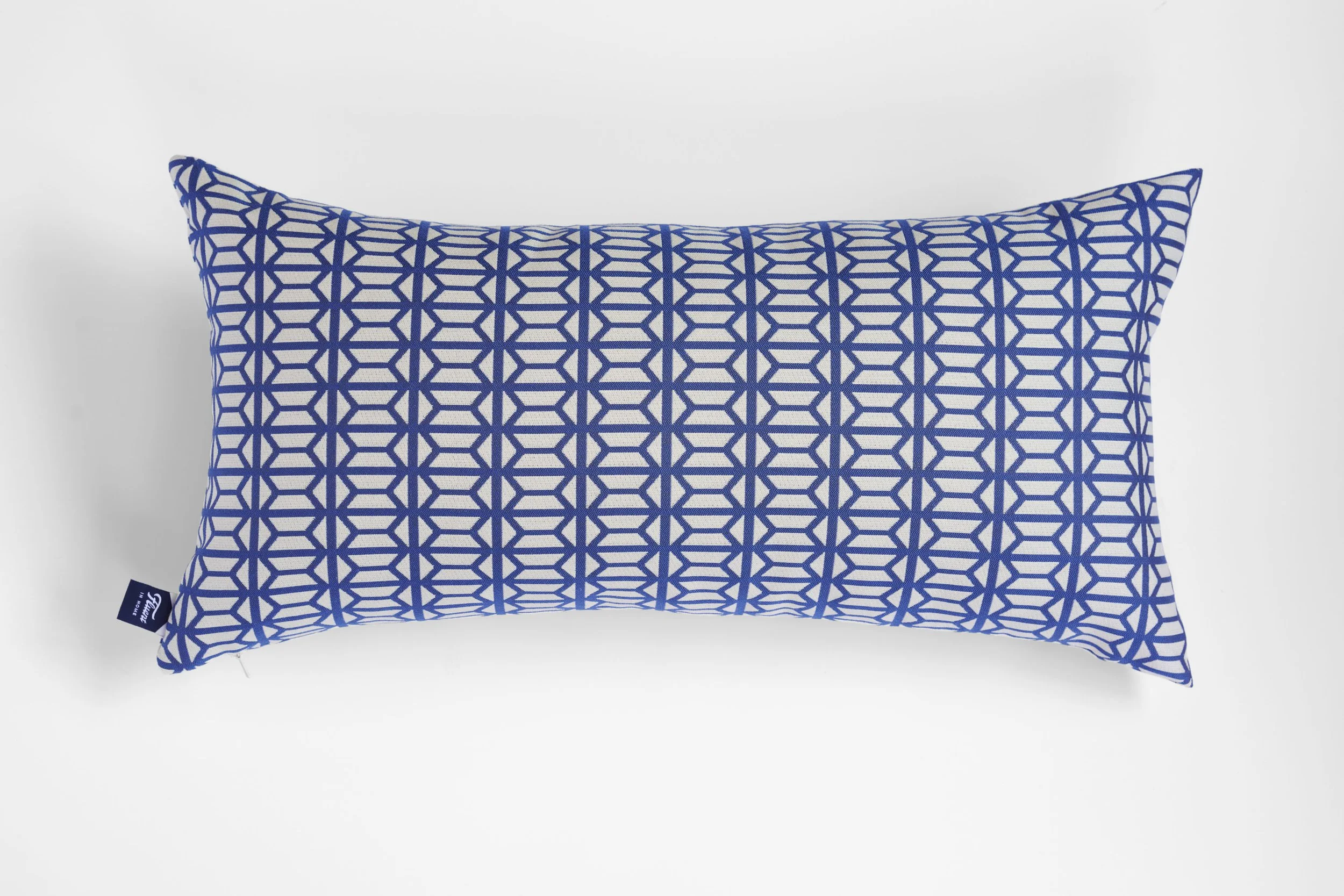 Outdoor Pillow1A_Sunbrella geometric_blue+white HOR.jpg