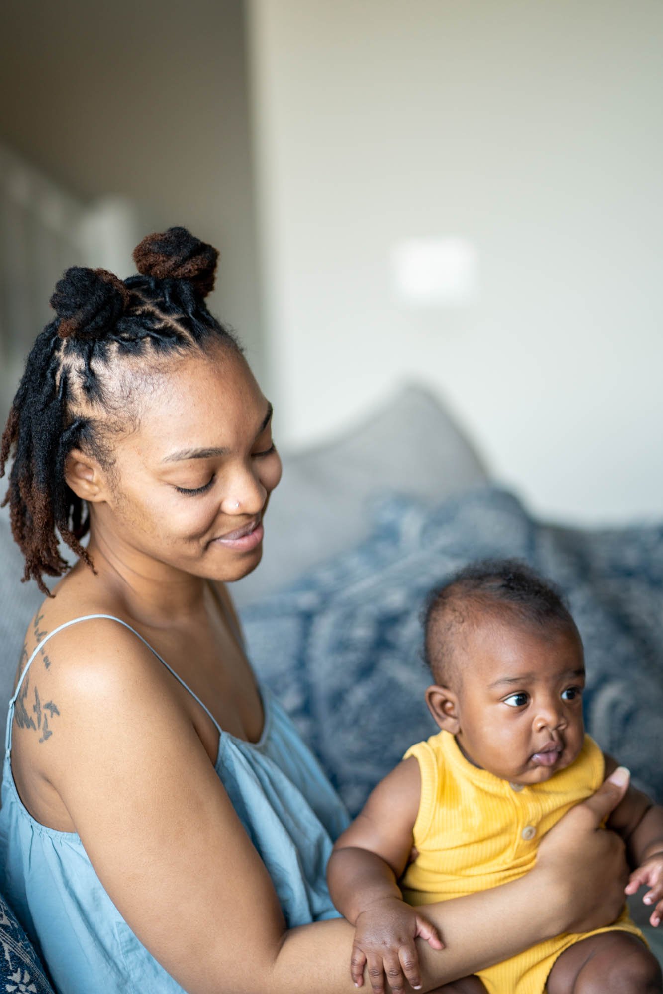  Jessica Mabson holds her four month old son, Ennis on April 5, 2023. (Aryana Noroozi for Black Voice News / CatchLight Local) 