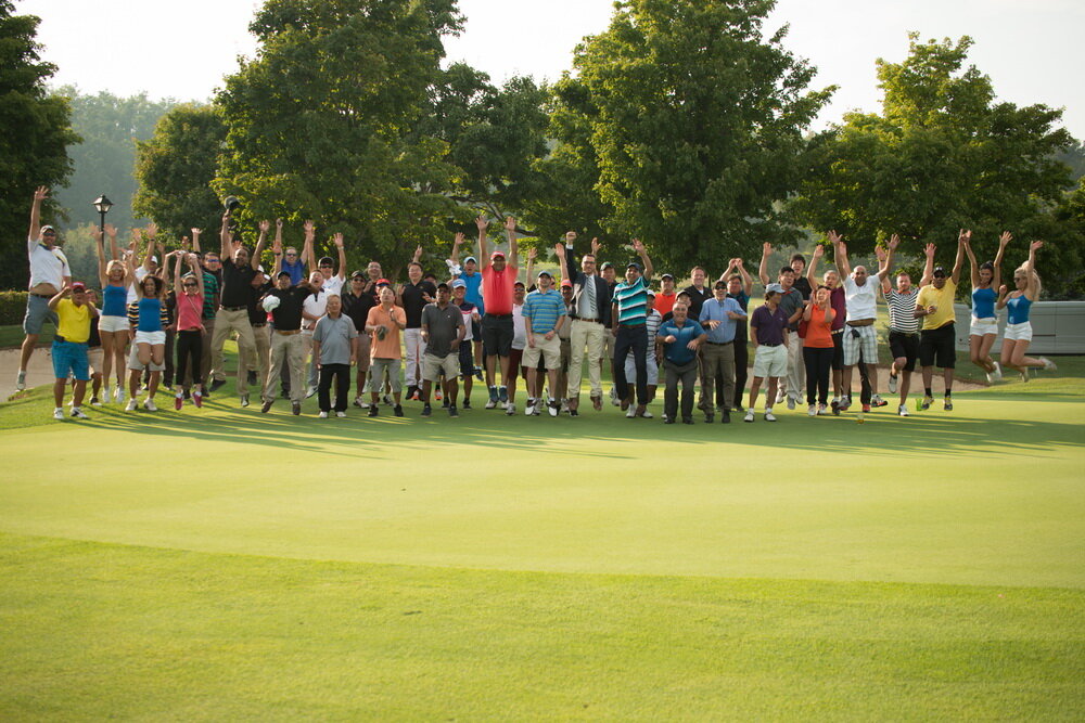 End of tournament photo on the 18th green with brand ambassadors and 50 golfers.