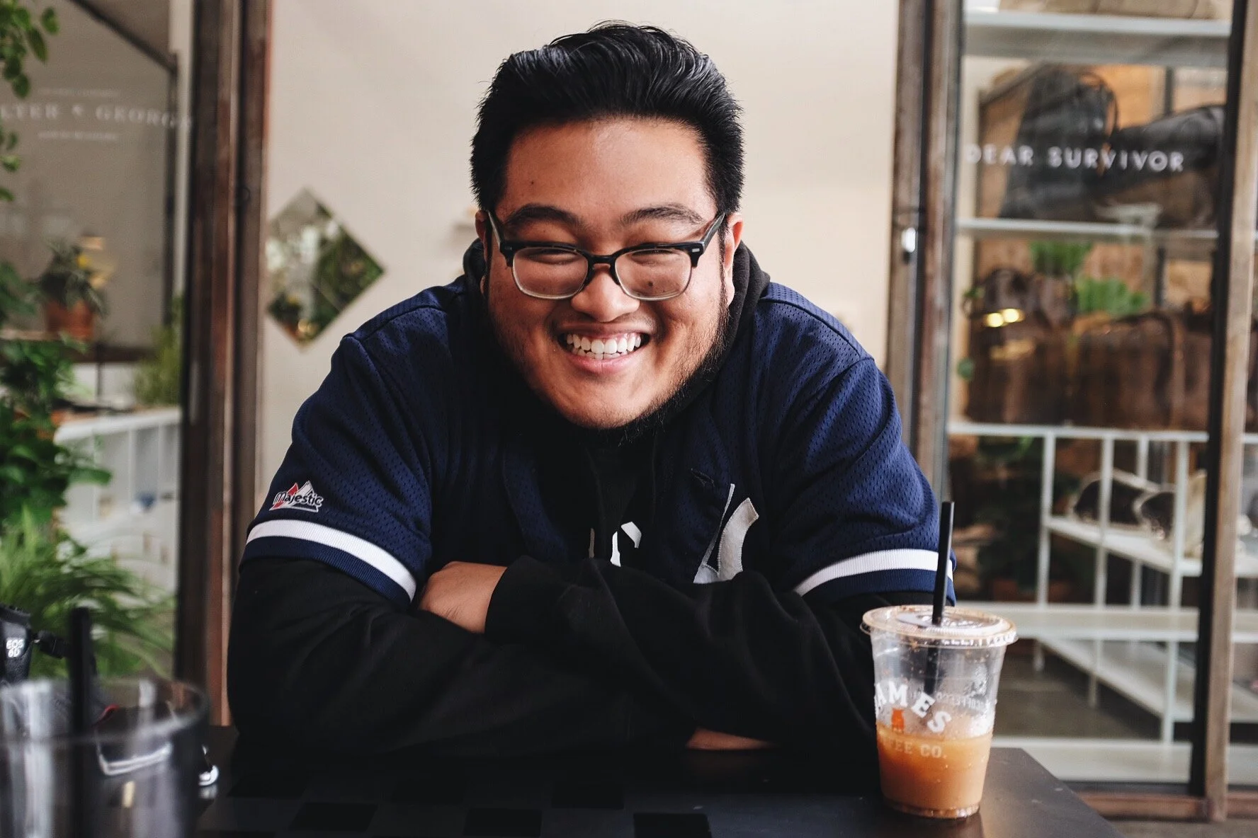 
Valentin Saqueton aka Veeej  