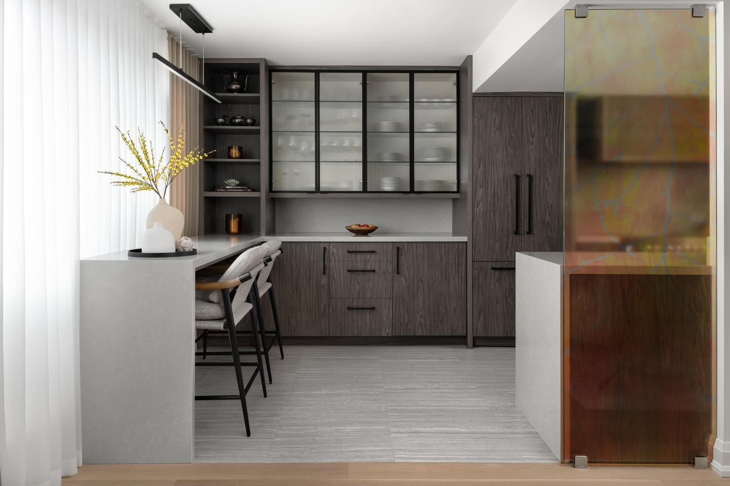 Swipe to see what this breakfast nook looked like before renovation!
I really love how this space came together, it&rsquo;s honestly one of my favourite areas in this project! With a few design changes to the layout, materials, and lighting, it now f